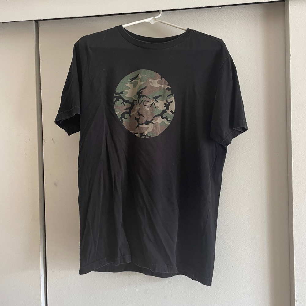 Men’s RVCA shirt